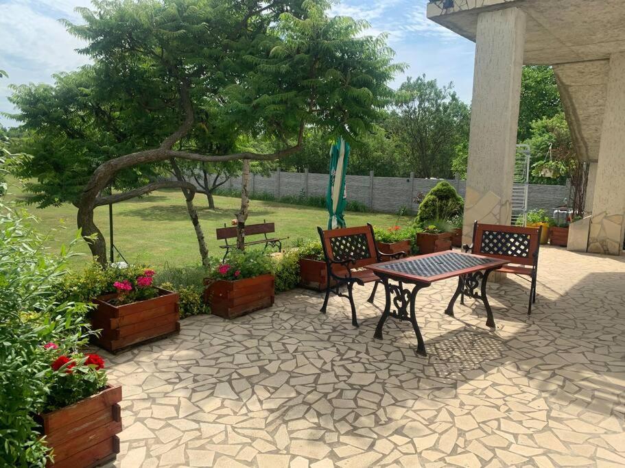 Erd - Csendes, Kenyelmes Csaladi Haz Daire Dış mekan fotoğraf